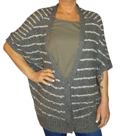 Free People Oversized Snap Button-Up Dolman Cardigan Grey Stripes Size Small - Picture 1 of 5